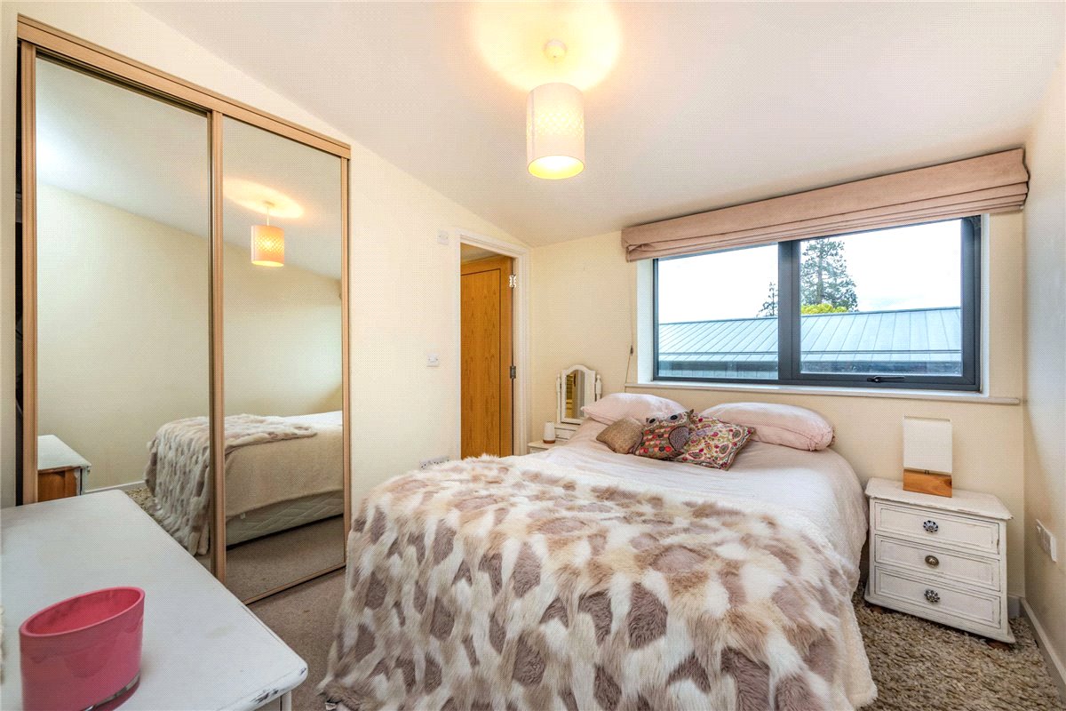 2 bedroom Flat, Old Bath Road, Newbury, RG14 - Under Offer, Image 6