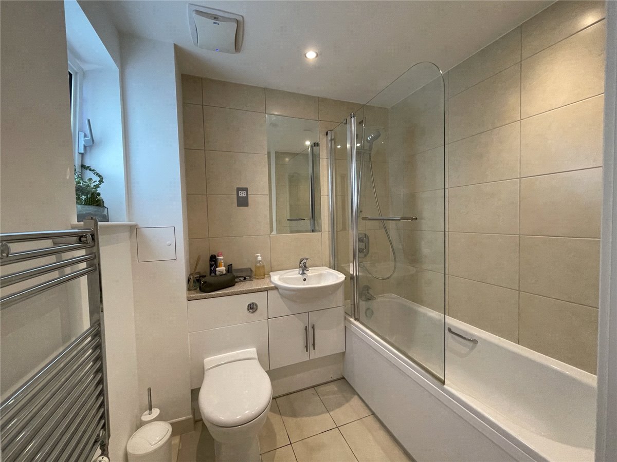 2 bedroom Flat, Park Way, Newbury, RG14 - Let Agreed, Image 4