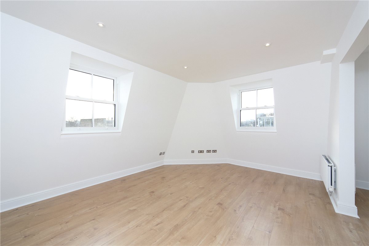 2 bedroom Flat, Battersea Park Road, London, SW11 - 