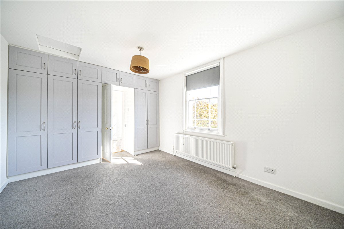 3 bedroom Flat, Hyde Street, Winchester, SO23 - Available, Image 10