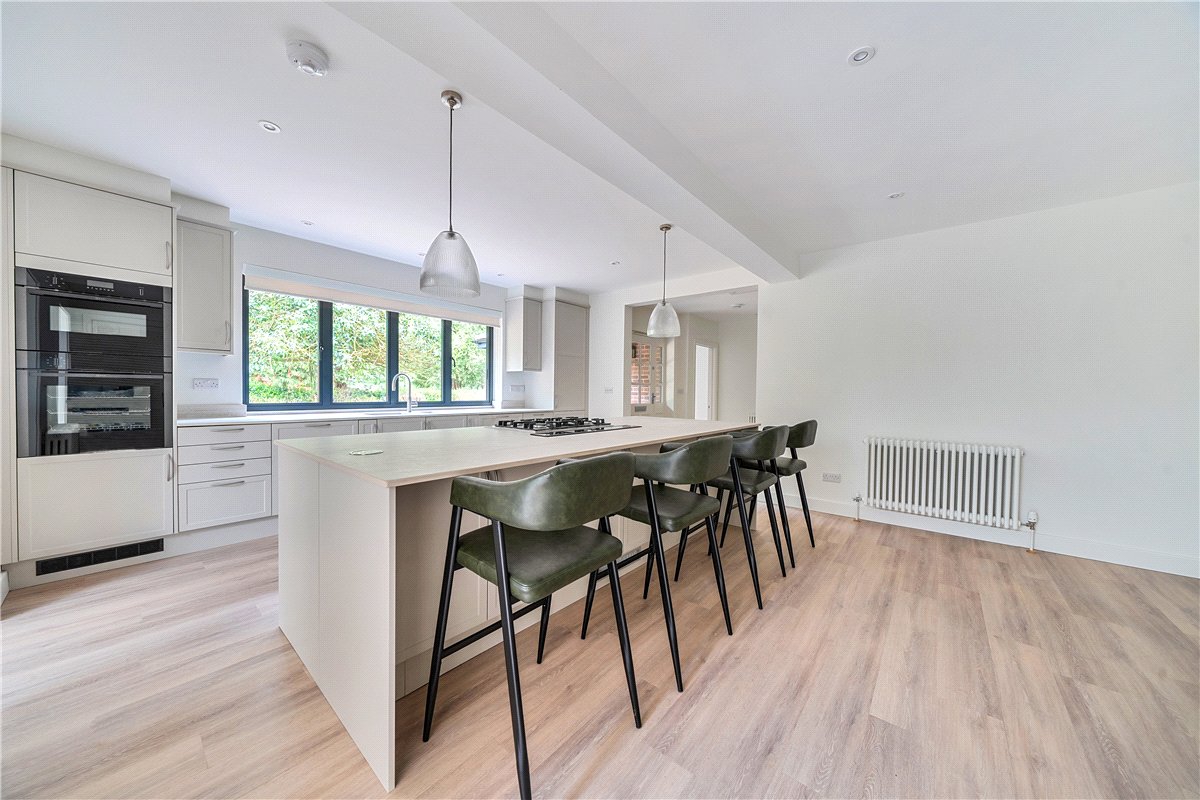 3 bedroom Bungalow, Cardigan Road, Marlborough, SN8 - Available, Image 10