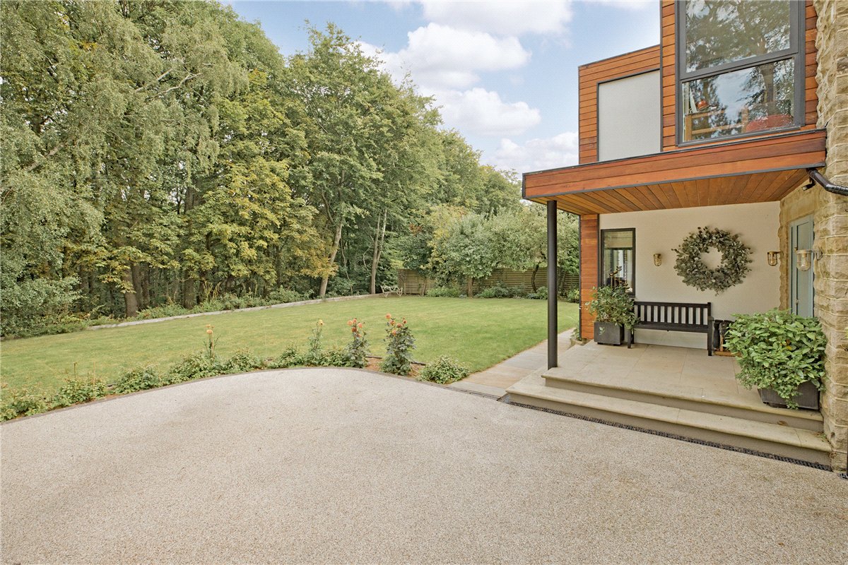 5 Bedroom Single Family Home/House's Image 3