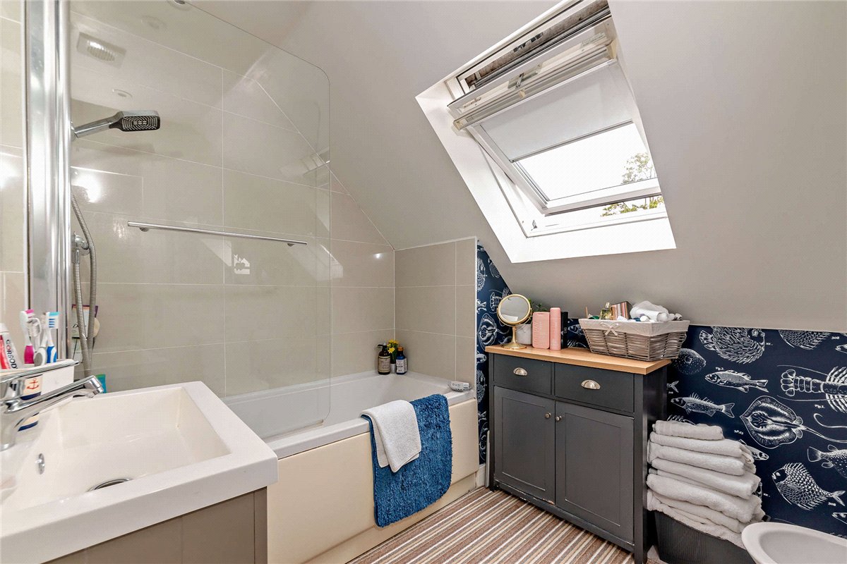 4 bedroom House, Edwards Hill, Lambourn, RG17 - Available, Image 13