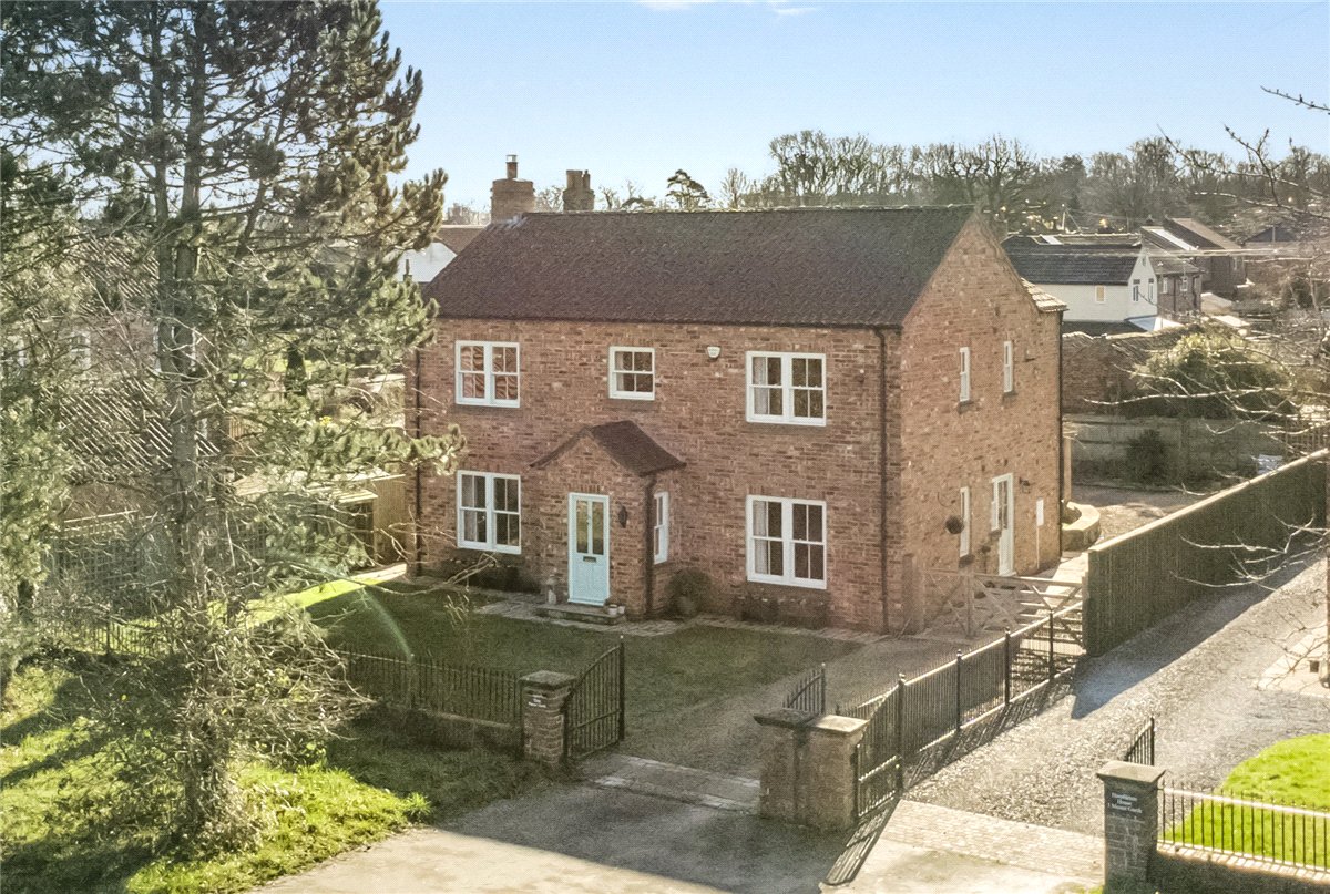 4 bedroom House, Manor Garth, Skelton-on-Ure, HG4 - Sold
