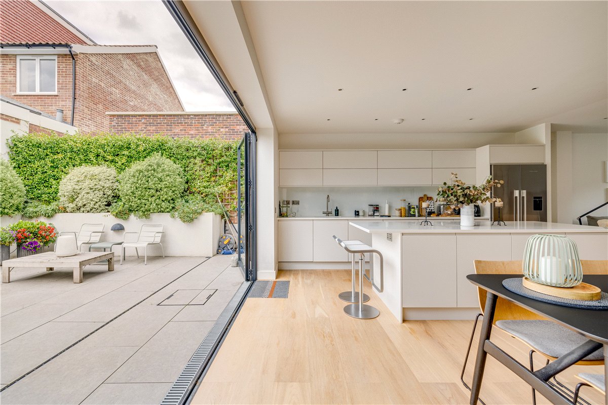 4 bedroom House, West Temple Sheen, London, SW14 - Available, Image 2