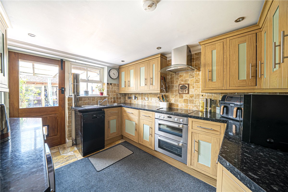 5 bedroom House, West Street, Hambledon, PO7 - Available, Image 5