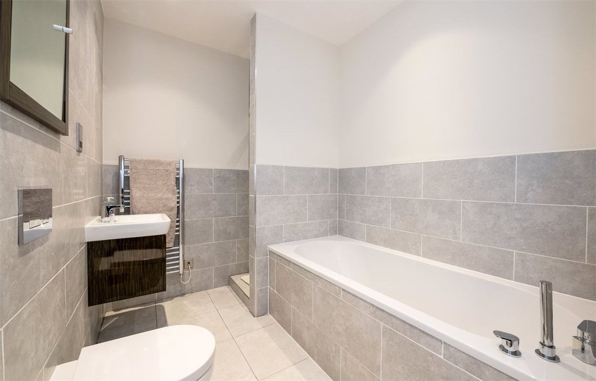 2 bedroom Flat, Franklin Mount, Harrogate, HG1 - Sold STC, Image 3