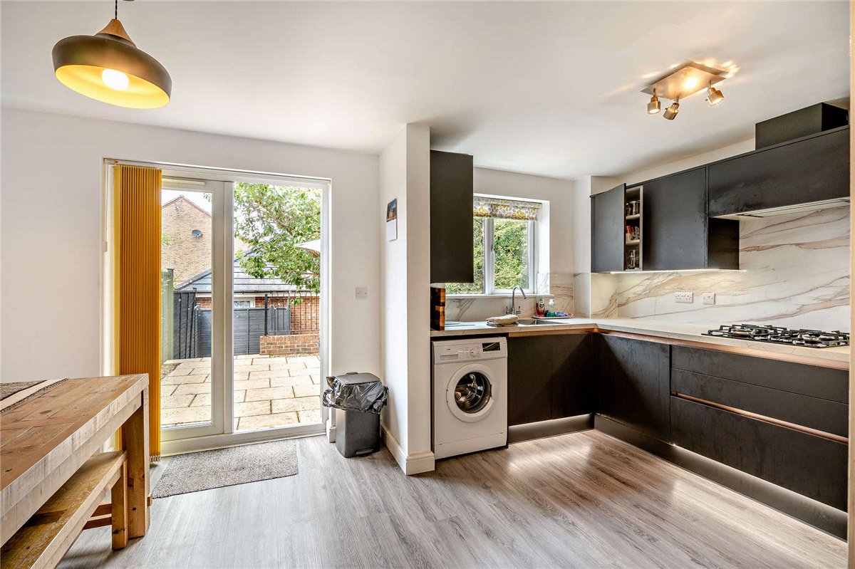 3 bedroom House, Mandarin Drive, Newbury, RG14 - Available, Image 2