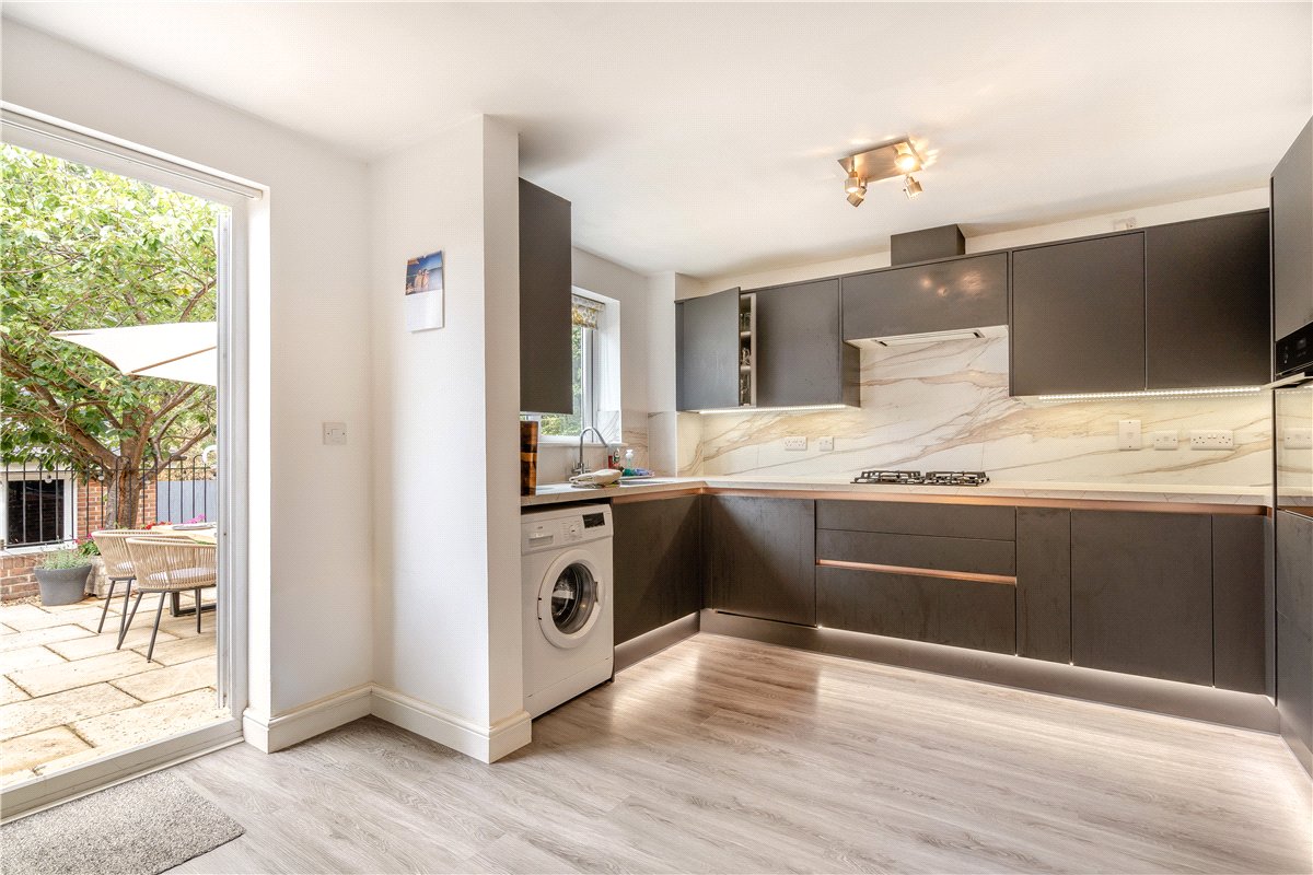 3 bedroom House, Mandarin Drive, Newbury, RG14 - Available, Image 2