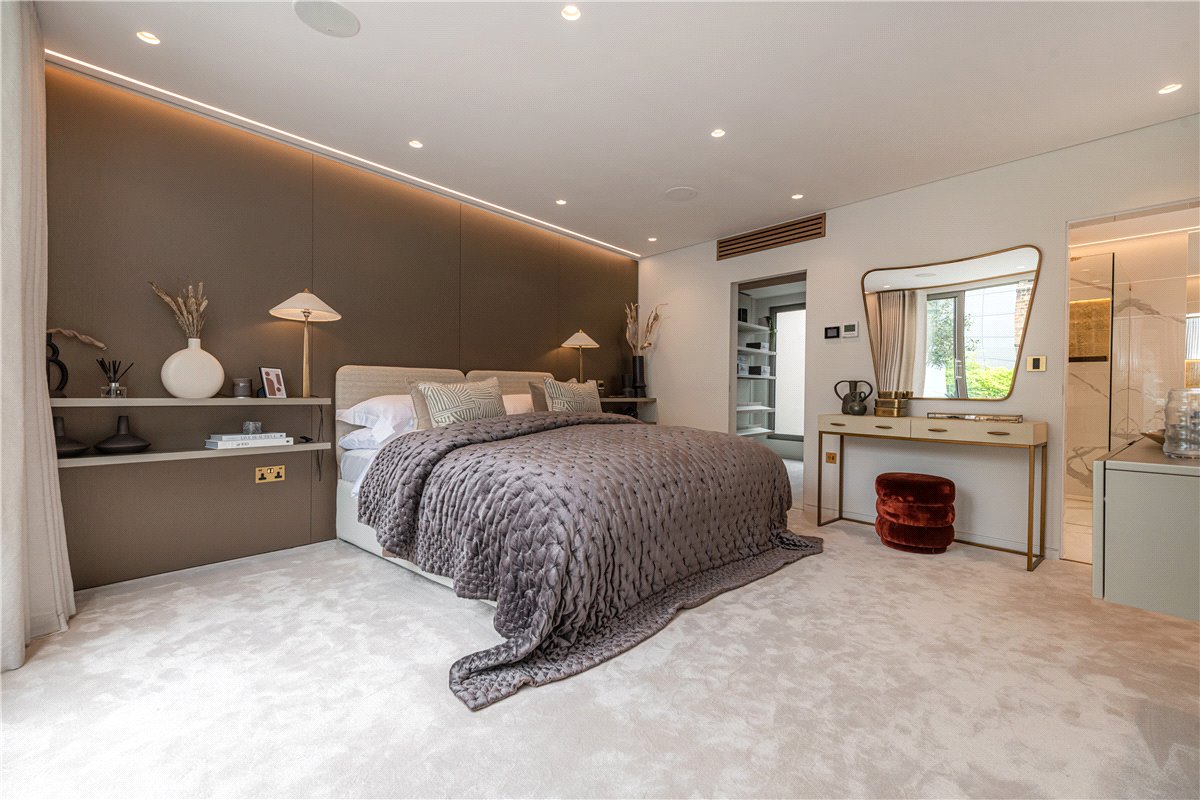 3 bedroom Maisonette, South Molton Street, Mayfair, W1K - Available, Image 25