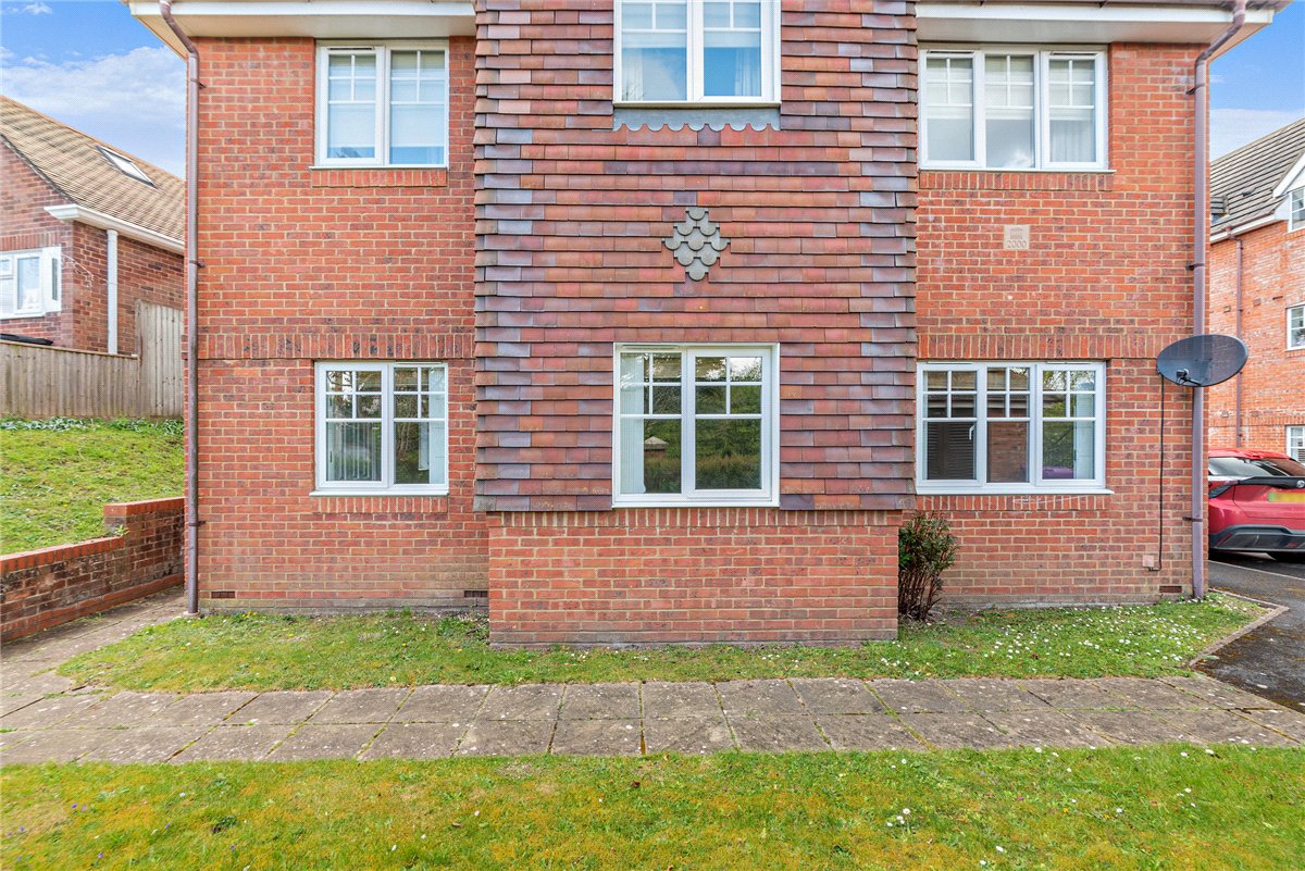 2 bedroom Flat, Newtown Road, Newbury, RG14 - Available, Image 13