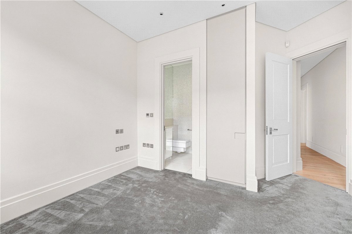 4 bedroom Flat, Wynnstay Gardens, Kensington, W8 - Available, Image 13