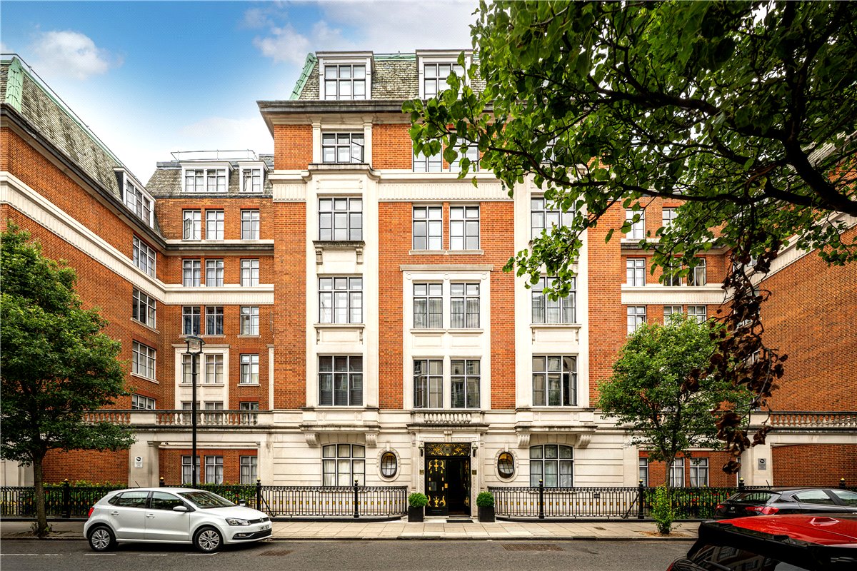 2 bedroom Flat, Hallam Street, London, W1W - Available