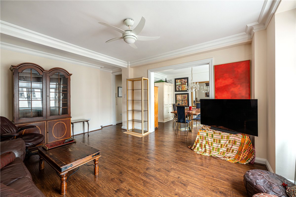 2 bedroom Flat, Hallam Street, London, W1W - Available