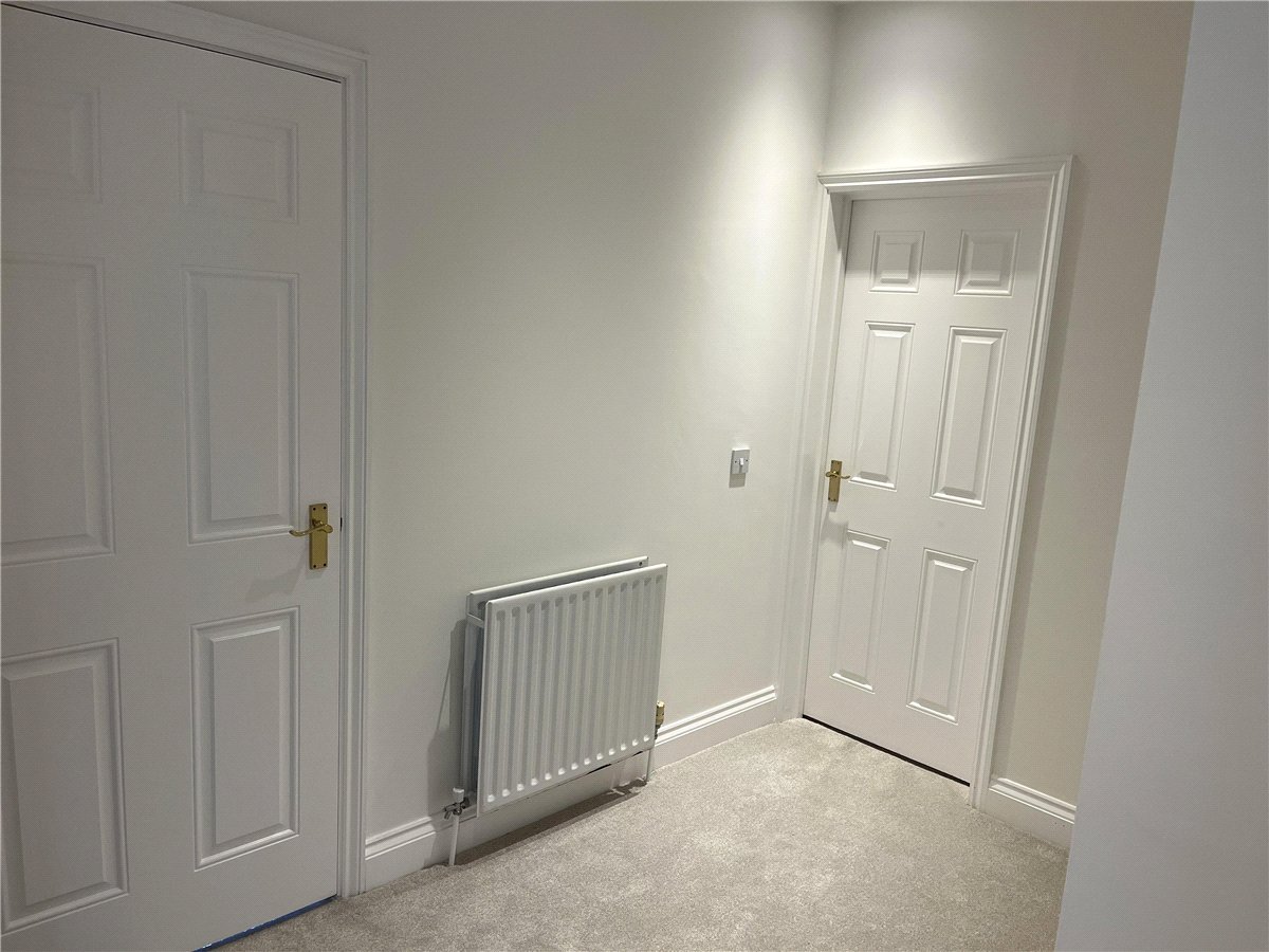 2 bedroom Flat, Northbrook Street, Newbury, RG14 - Available, Image 3