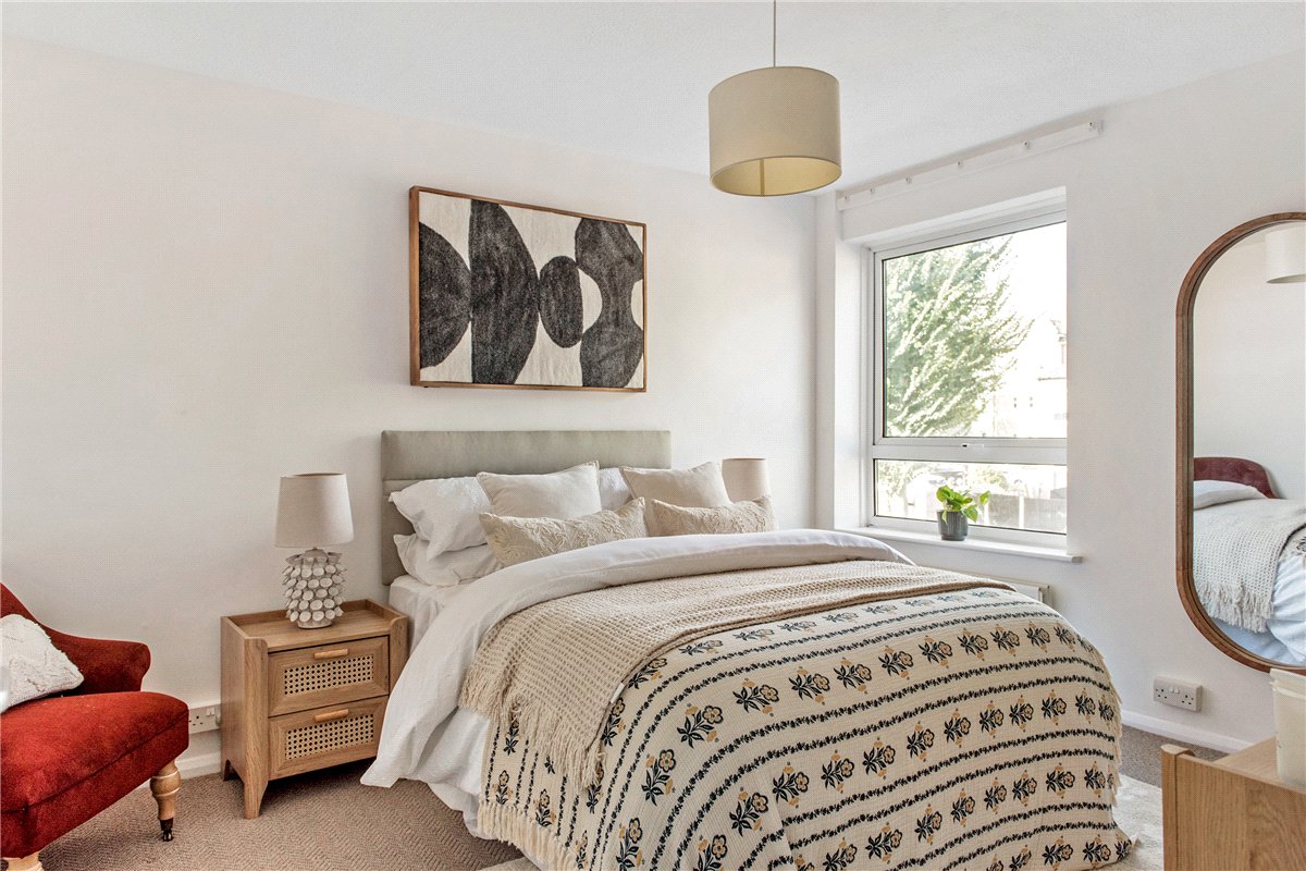 2 bedroom House, Hunter Close, London, SW12 - Available, Image 14