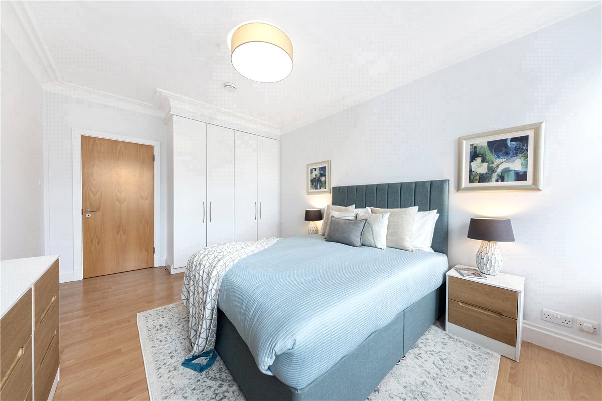 3 bedroom Flat, Stafford Court, Kensington High Street, W8 - Available, Image 4
