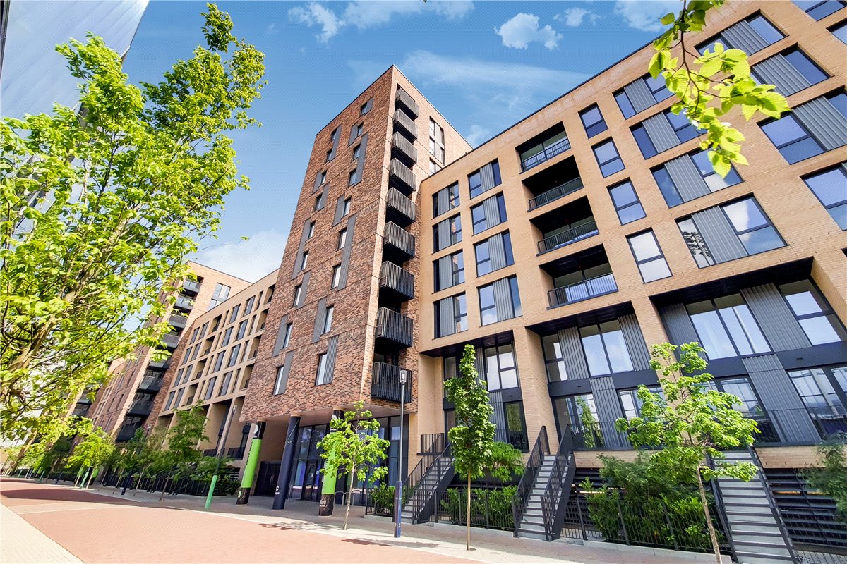 3 bedroom Flat, Greyhound Parade, Wimbledon Grounds, London, SW17 - , Image 4
