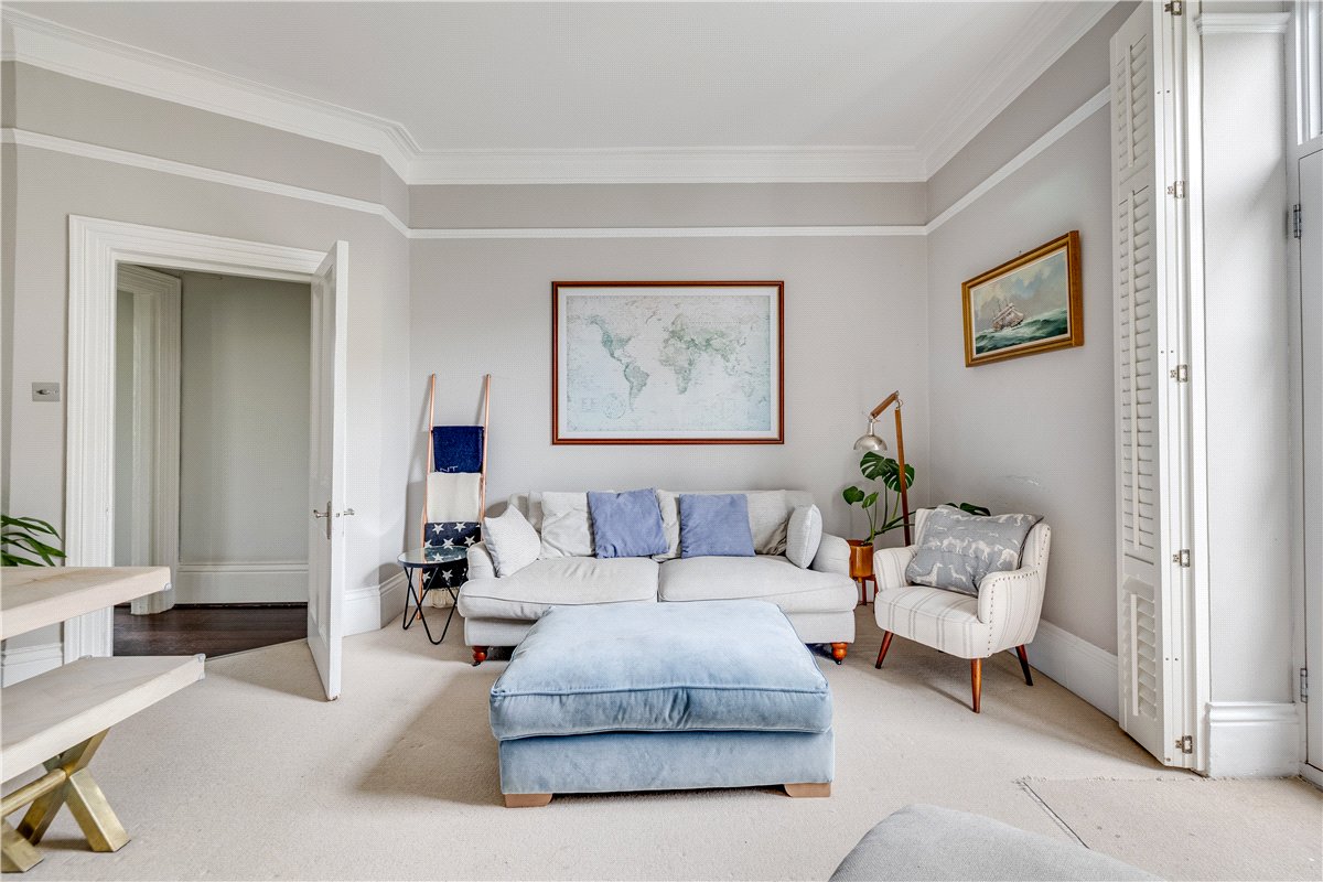 2 bedroom Flat, North Side  Wandsworth Common, London, SW18 - Sold STC, Image 9