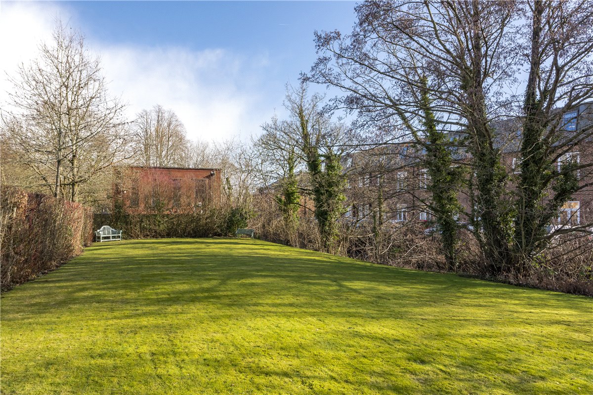 1 bedroom Flat, Kelham Gardens, Marlborough, SN8 - , Image 9