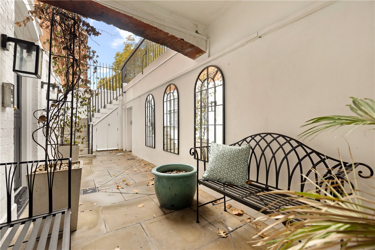 2 bedroom Flat, Cadogan Square, Chelsea, SW1X - Available, Image 3