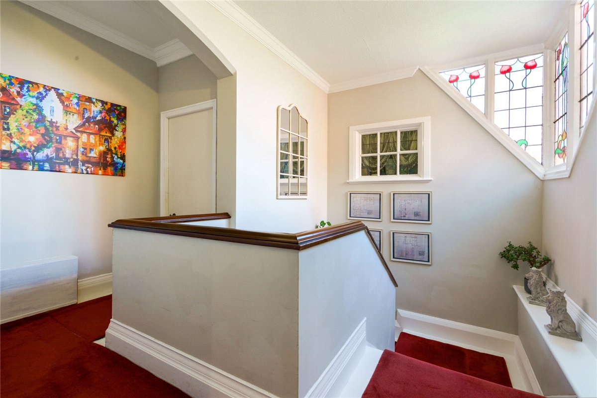 2 bedroom Flat, Holbeck Hill, Scarborough, YO11 - Available, Image 2