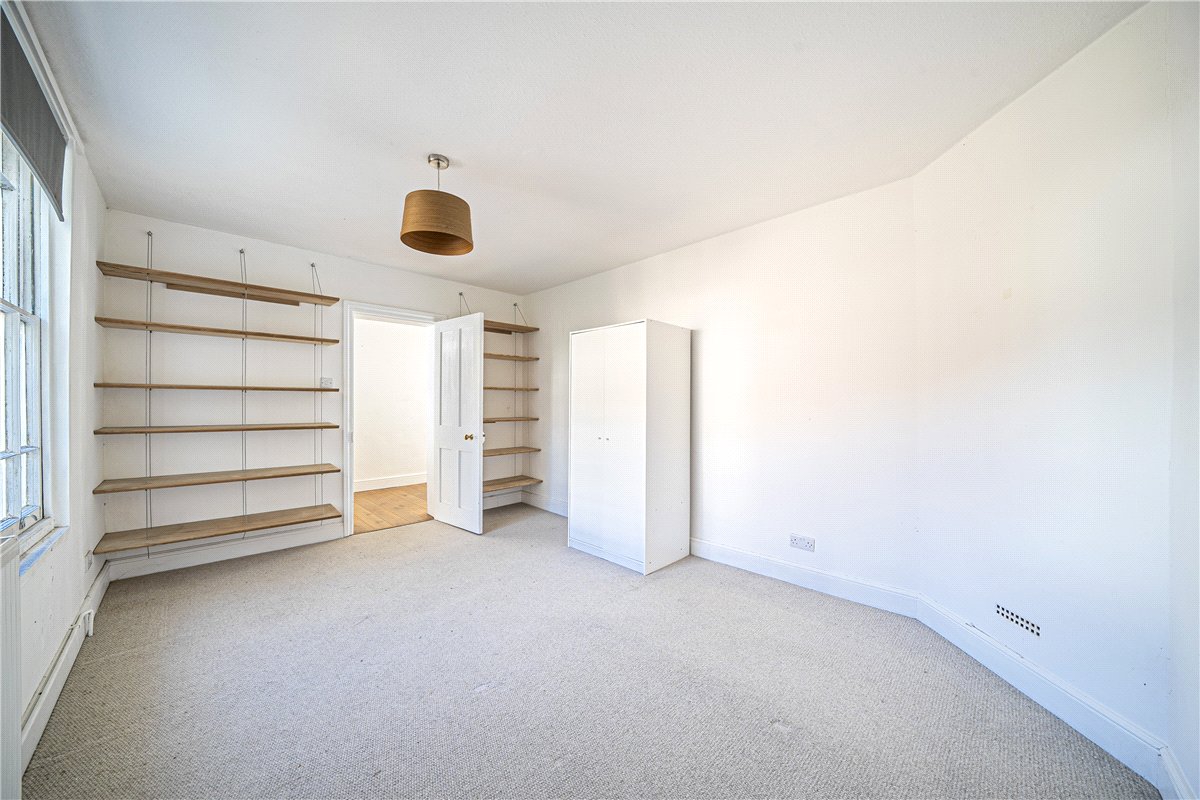 3 bedroom Flat, Hyde Street, Winchester, SO23 - Available, Image 1