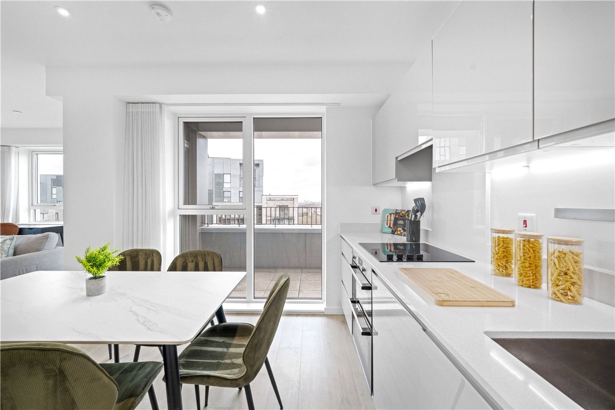 3 bedroom Flat, Heartwell Avenue, London, E16 - Available, Image 7