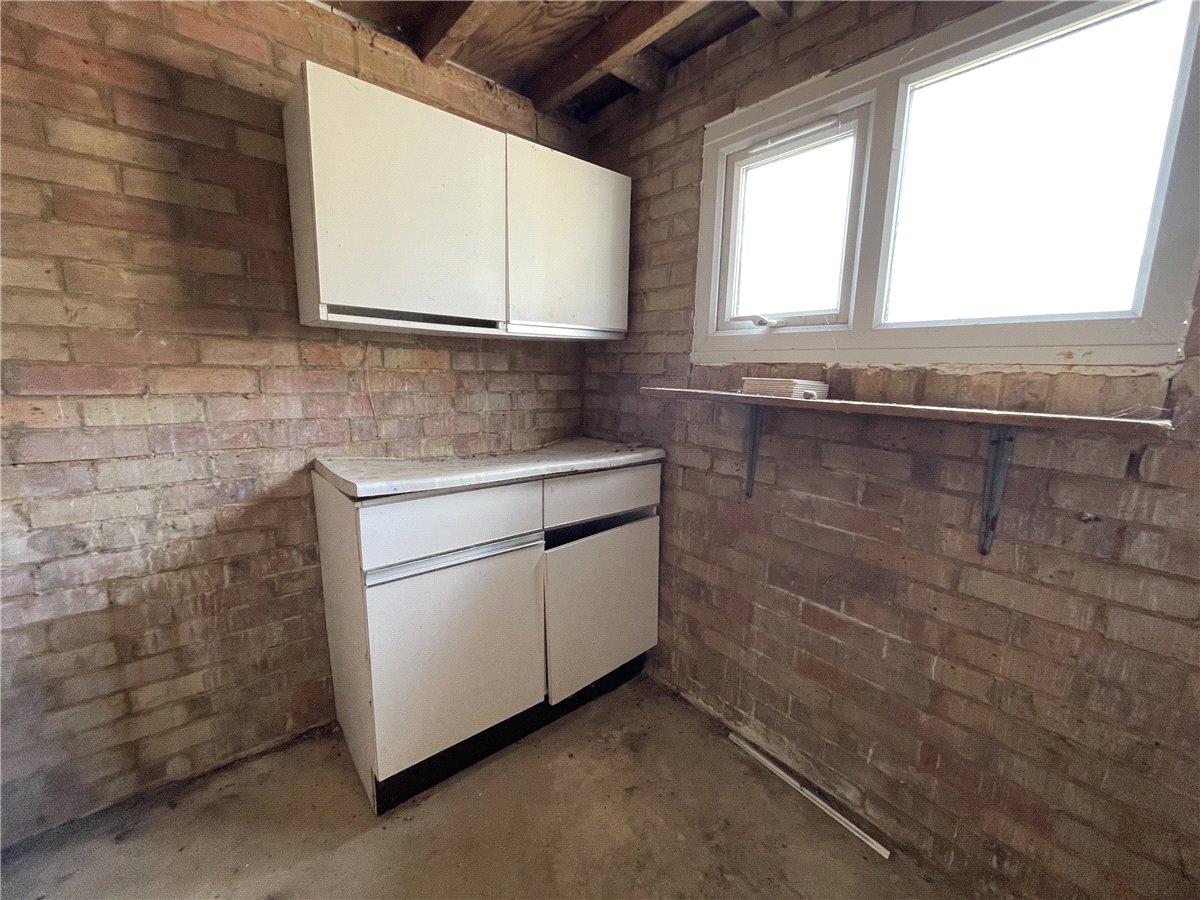 2 bedroom Bungalow, Broadfields, Pewsey, SN9 - Sold, Image 3