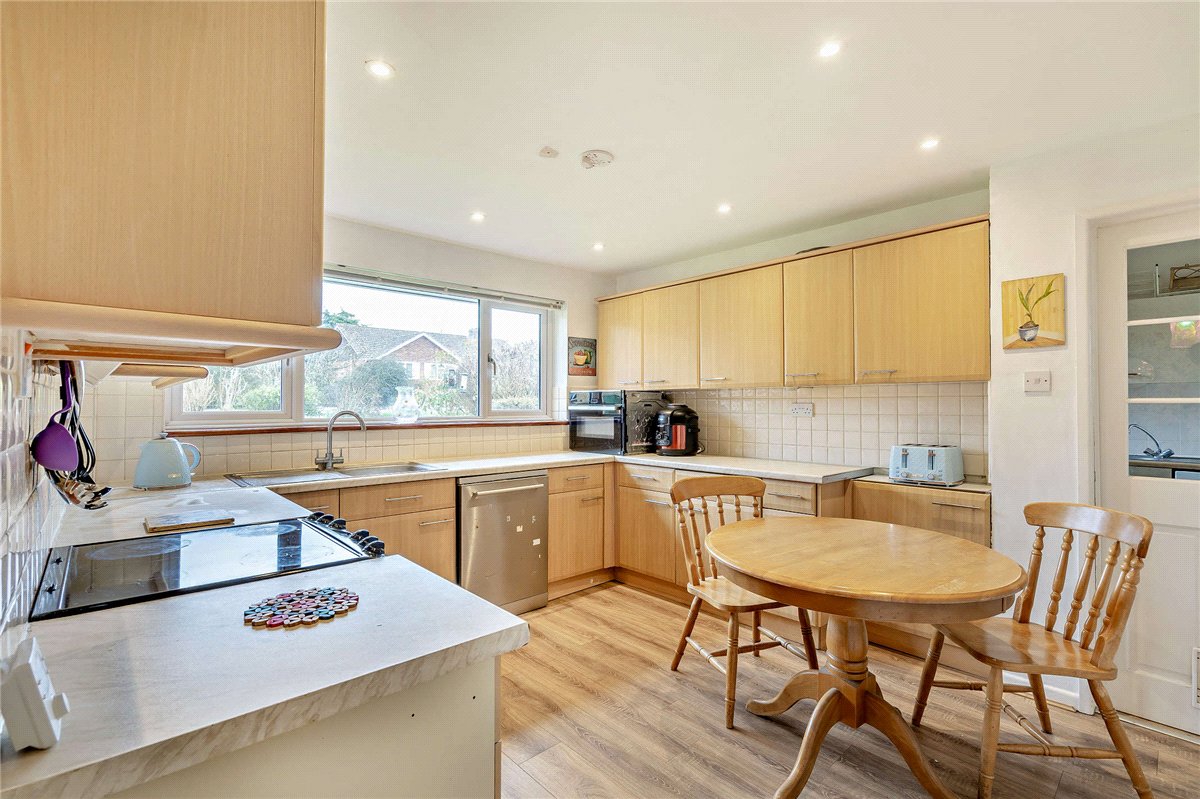 3 bedroom Bungalow, Downs Close, Eastbury, RG17 - Available, Image 10