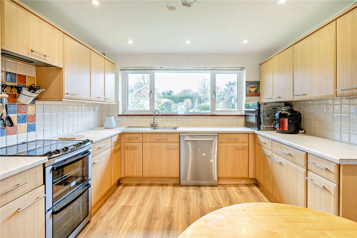 3 bedroom Bungalow, Downs Close, Eastbury, RG17 - Available, Image 10