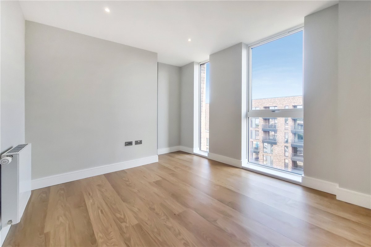 3 bedroom Flat, Greyhound Parade, Wimbledon Grounds, London, SW17 - Available, Image 5