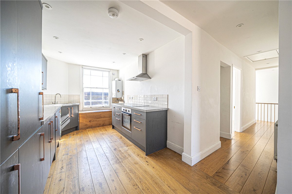 3 bedroom Flat, Hyde Street, Winchester, SO23 - Available, Image 5