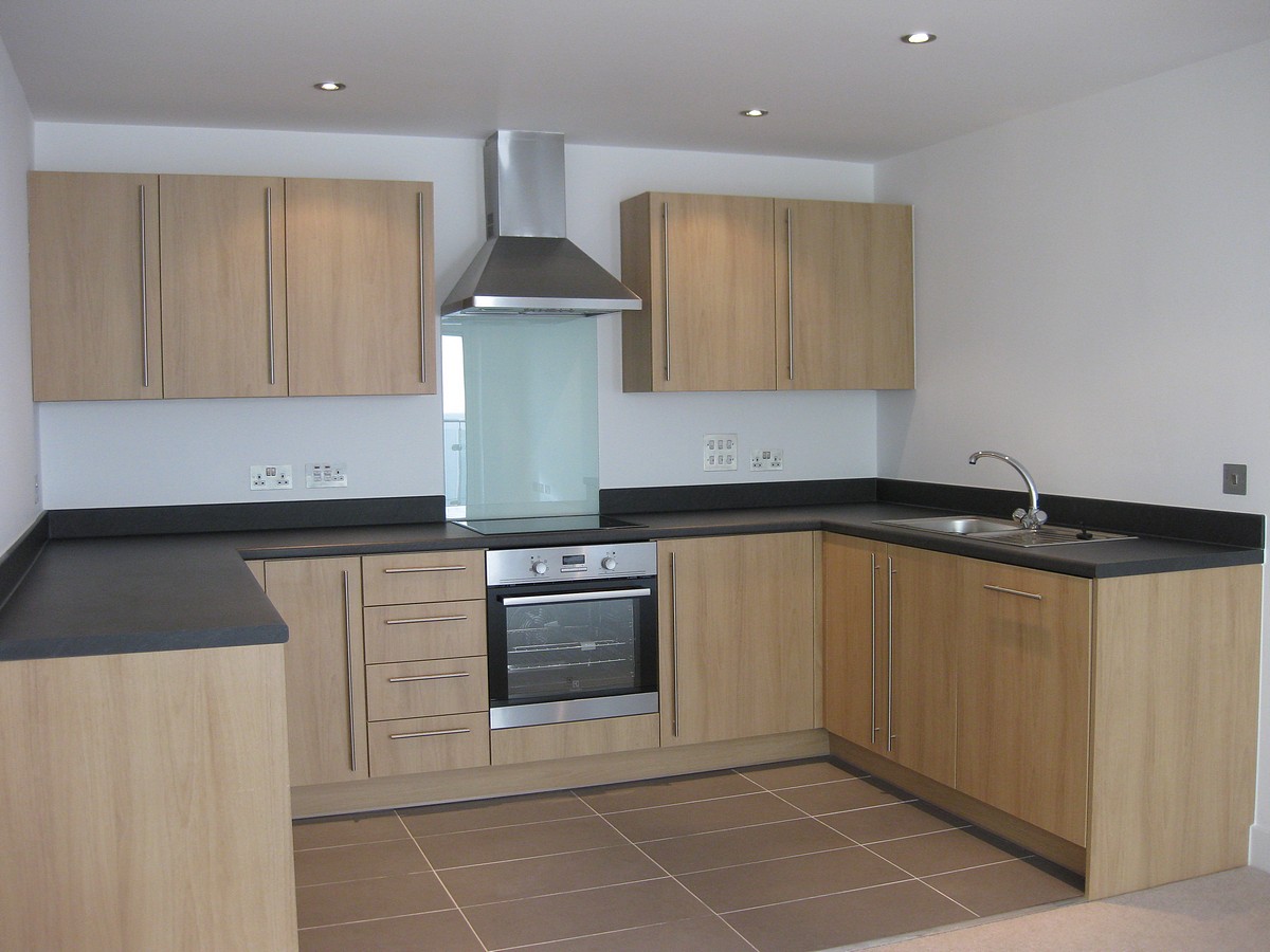 2 bedroom Flat, Park Way, Newbury, RG14 - , Image 1