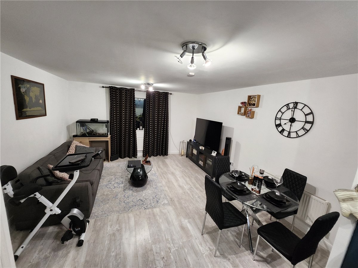 2 bedroom Flat, Thatcham, Berkshire, RG19 - , Image 3