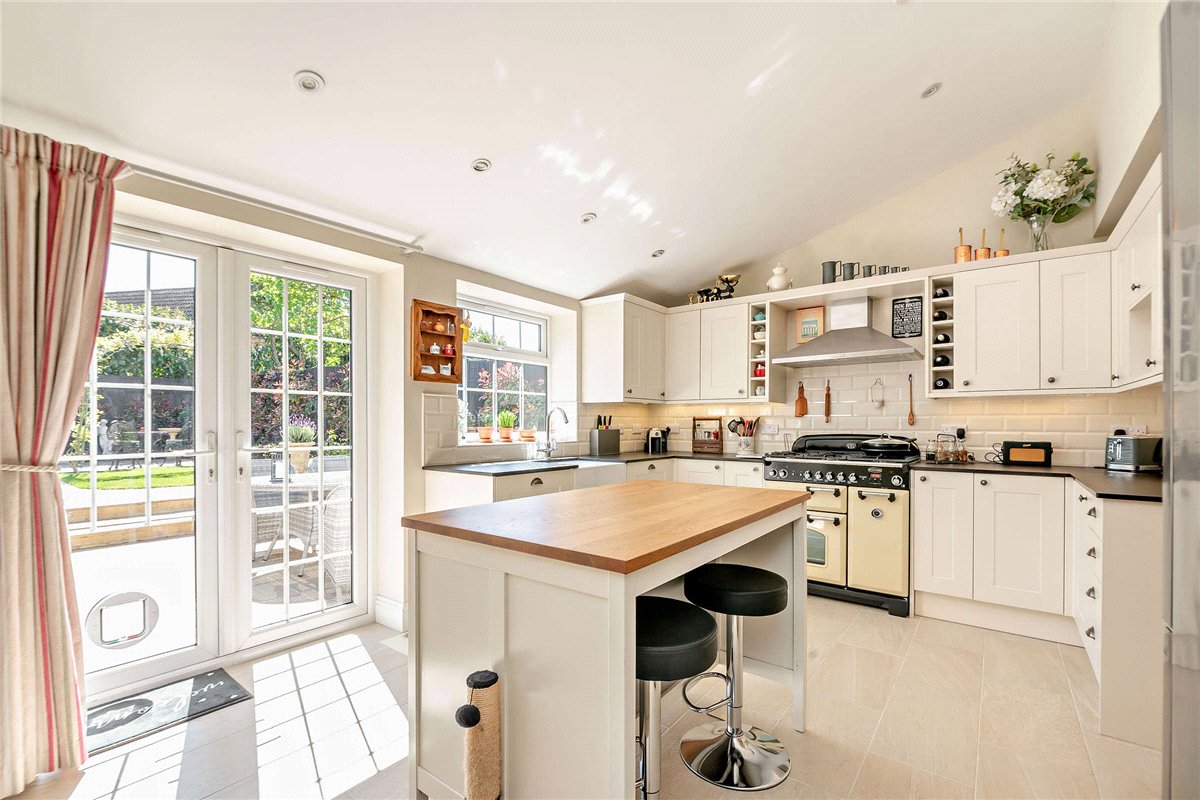 3 bedroom House, Shaw Road, Newbury, RG14 - Sold STC, Image 8