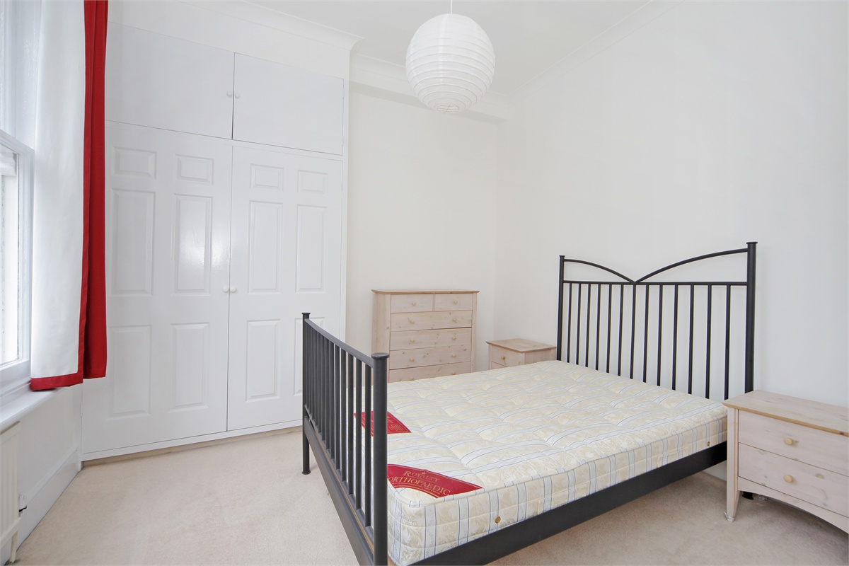 2 bedroom Flat, Trinity Road, London, SW17 - , Image 3