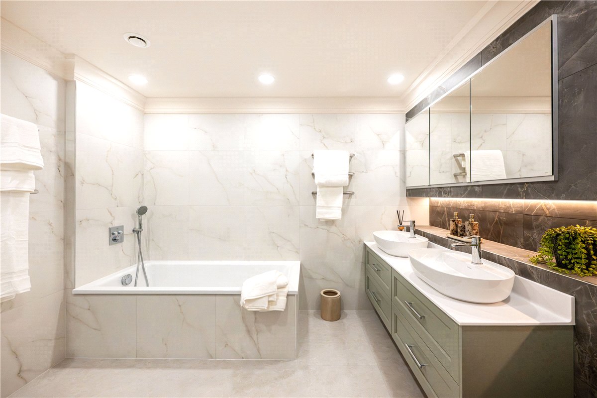 3 bedroom House, Woods Mews, Mayfair, W1K - Available, Image 31