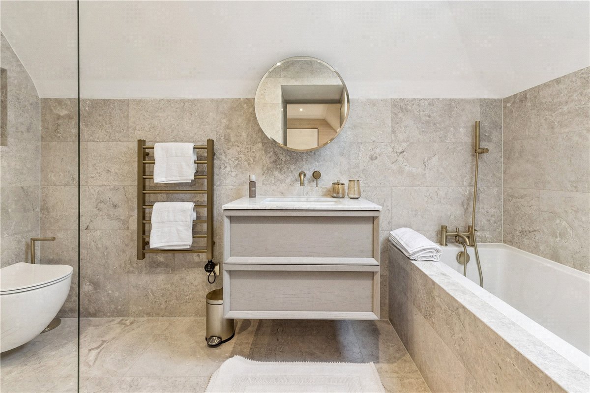 3 bedroom Maisonette, Stratton Street, Mayfair, W1J - Available, Image 8