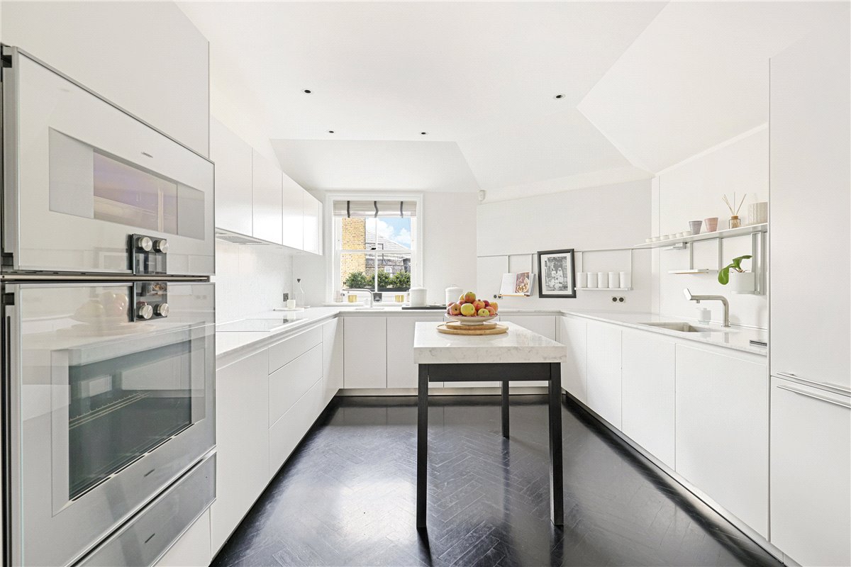 3 bedroom Flat, Pont Street, Knightsbridge, SW1X - Available, Image 6