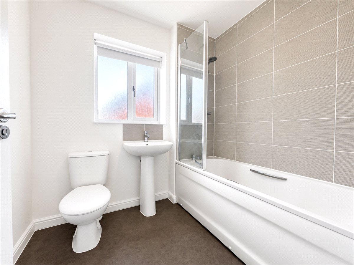 4 bedroom House, Flagpond Road, Whiteley, PO15 - Available, Image 7