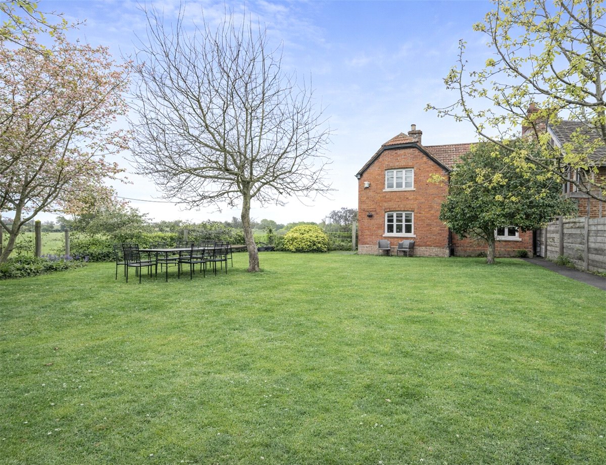 3 bedroom Cottage, Dragon Lane, Manningford Bruce, SN9 - Sold STC