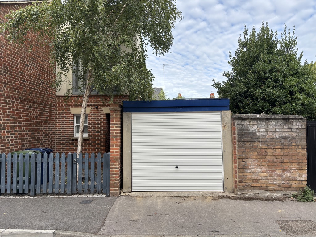 132.4 Sq Ft, Garage At The Rear Of 41 Hart Street, Oxford, OX2 - Available