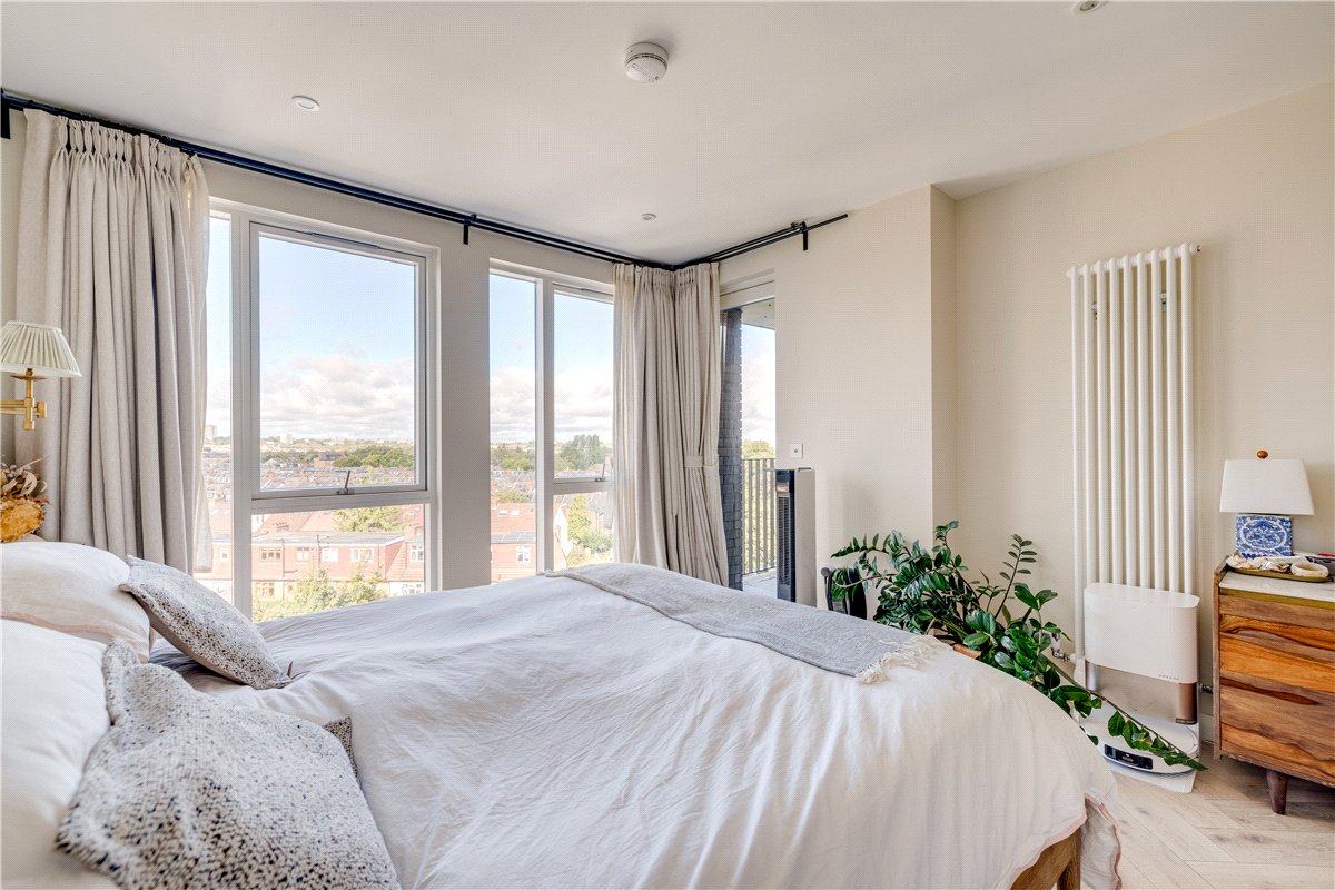 3 bedroom Flat, Ravensbury Terrace, London, SW18 - Available, Image 12