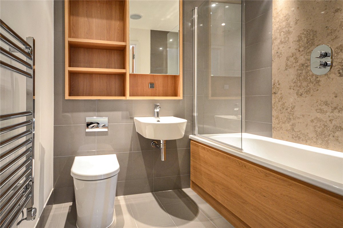 2 bedroom Flat, Newton Court, Kingsley Walk, CB5 - , Image 3