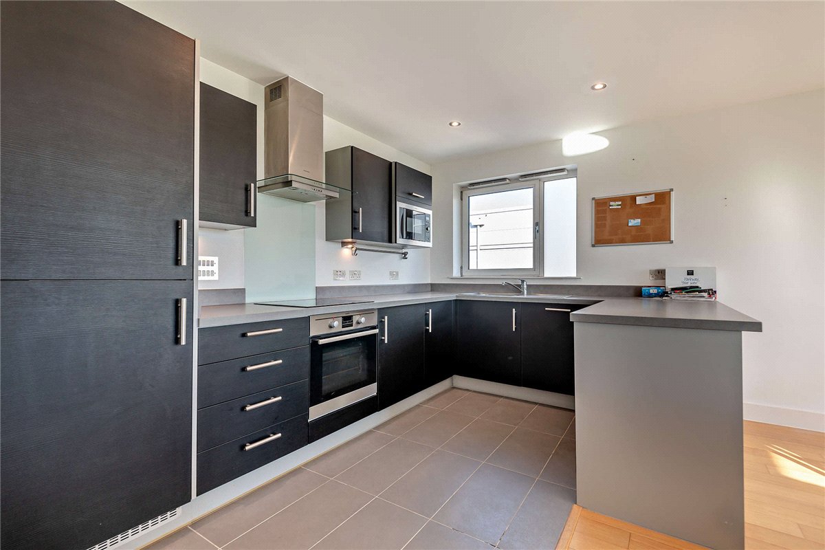 2 bedroom Flat, Baily, Park Way, RG14 - Available, Image 2