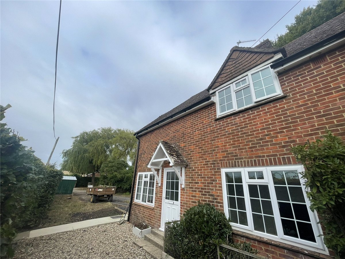 3 bedroom House, Overton, Basingstoke, RG25 - Available, Image 9