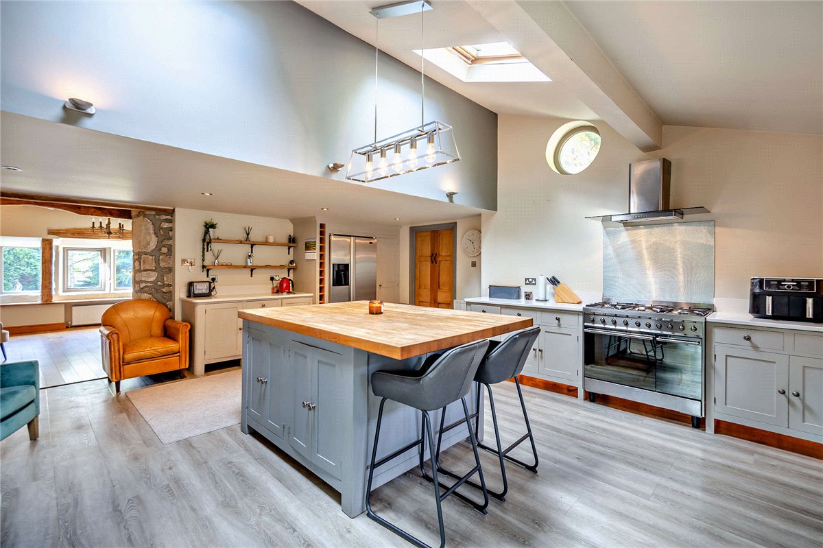 6 bedroom House, Micklethwaite Lane, Bingley, BD16 - Available, Image 4
