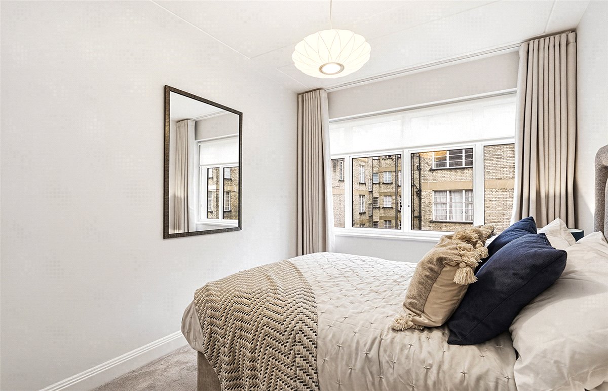 2 bedroom Flat, Richmond Court, 200 Sloane Street, SW1X - Available, Image 3