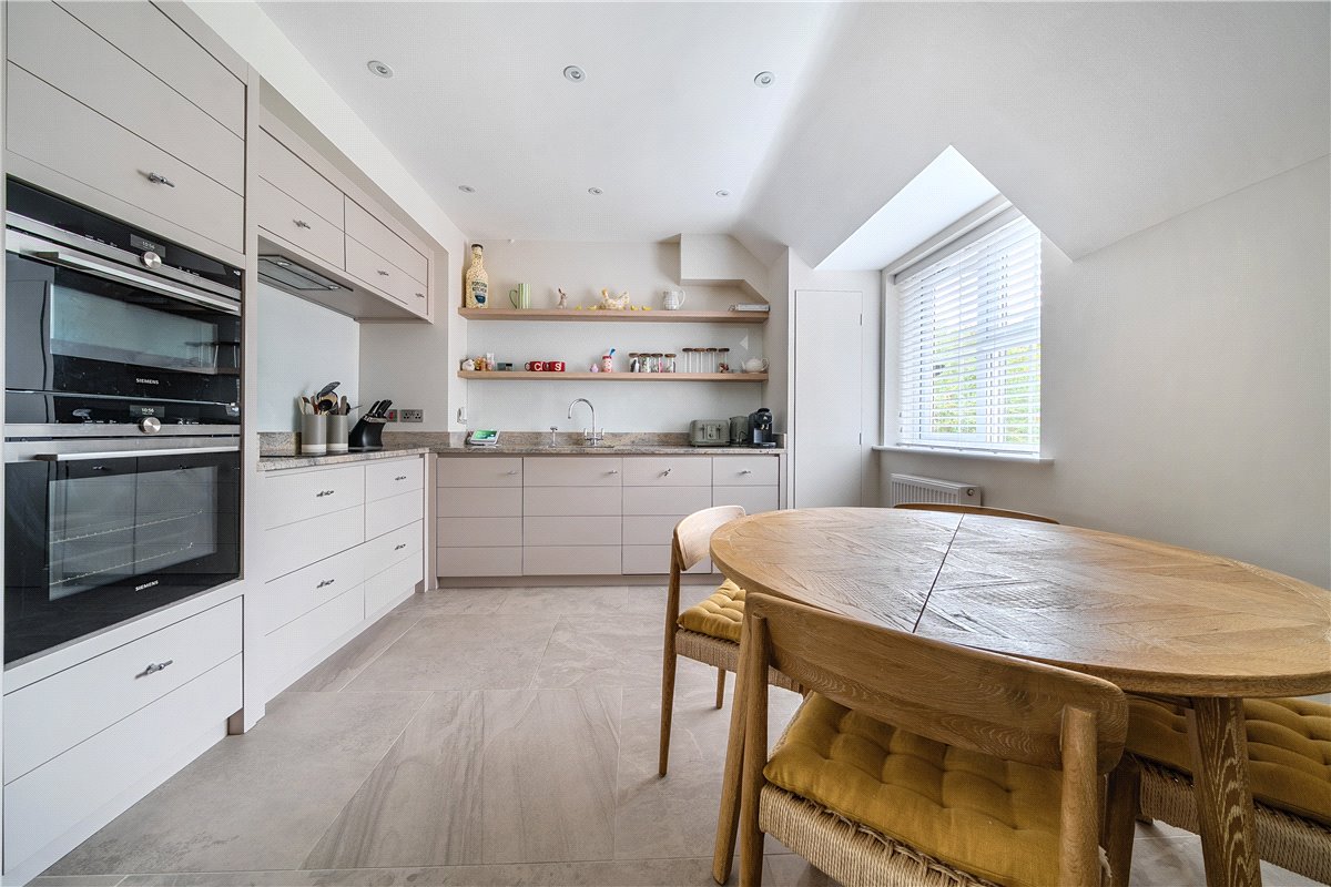 3 bedroom Flat, Woodridge, Newbury, RG14 - , Image 3